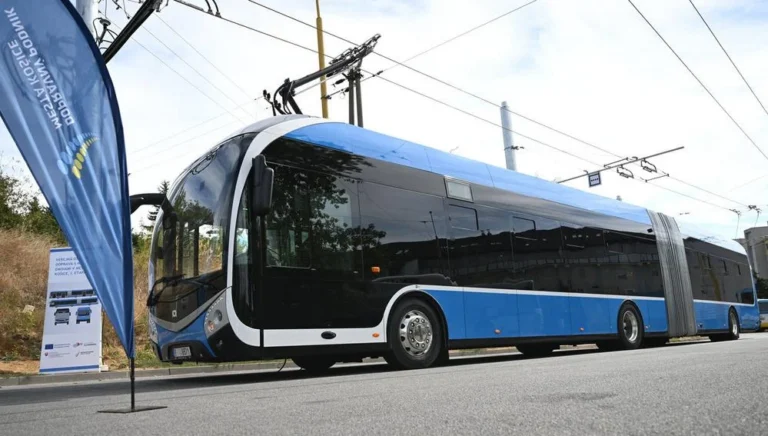 Megérkezett Kassára az első a 11 új elektromos buszból
